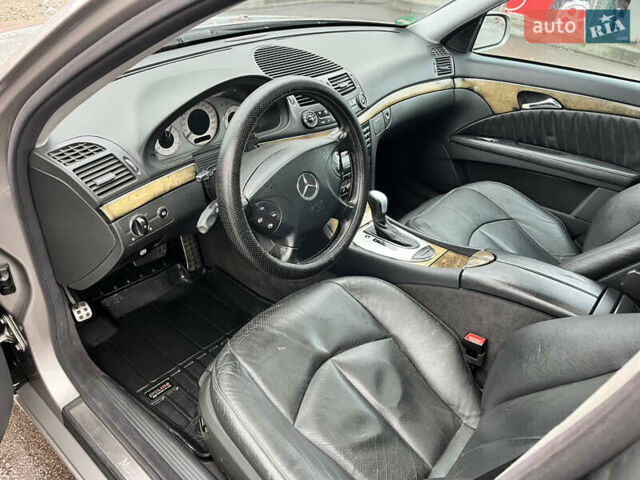 Сірий Мерседес Е-Клас, об'ємом двигуна 2.2 л та пробігом 355 тис. км за 7000 $, фото 25 на Automoto.ua