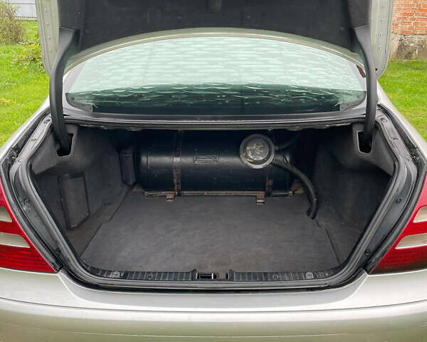 Серый Мерседес Е-Класс, объемом двигателя 2.6 л и пробегом 322 тыс. км за 4700 $, фото 11 на Automoto.ua