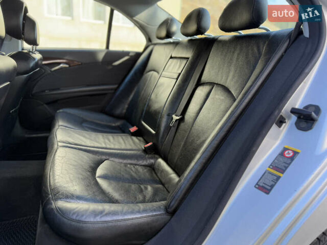 Сірий Мерседес Е-Клас, об'ємом двигуна 2.7 л та пробігом 400 тис. км за 8300 $, фото 55 на Automoto.ua