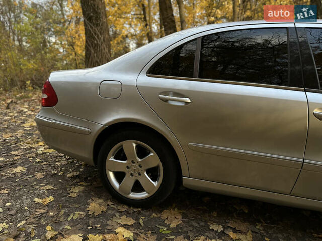 Мерседес Е-Клас 2004 у Тернополі на Automoto.ua Сірий Мерседес Е-Клас, об'ємом двигуна 2.2 л та пробігом 333 тис. км за 5750 $, фото 10 на Automoto.ua