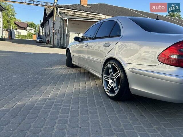Серый Мерседес Е-Класс, объемом двигателя 2.2 л и пробегом 480 тыс. км за 6800 $, фото 1 на Automoto.ua