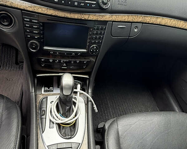 Сірий Мерседес Е-Клас, об'ємом двигуна 3.2 л та пробігом 224 тис. км за 7500 $, фото 3 на Automoto.ua