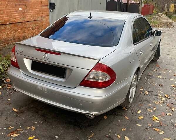 Сірий Мерседес Е-Клас, об'ємом двигуна 5 л та пробігом 350 тис. км за 8800 $, фото 5 на Automoto.ua