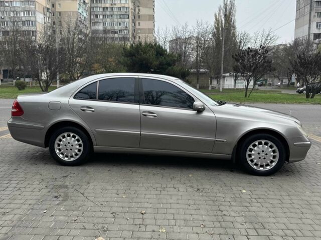 Серый Мерседес Е-Класс, объемом двигателя 1.8 л и пробегом 230 тыс. км за 6000 $, фото 3 на Automoto.ua