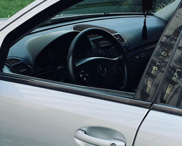 Мерседес Е-Клас 2004 у Івано-Франківську на Automoto.ua Сірий Мерседес Е-Клас, об'ємом двигуна 2.15 л та пробігом 462 тис. км за 8100 $, фото 16 на Automoto.ua