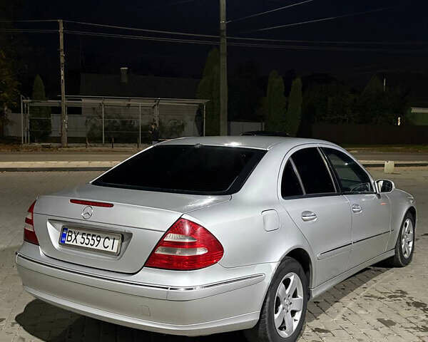 Мерседес Е-Клас 2004 у Каменце-Подольском на Automoto.ua Сірий Мерседес Е-Клас, об'ємом двигуна 2.6 л та пробігом 321 тис. км за 4999 $, фото 7 на Automoto.ua