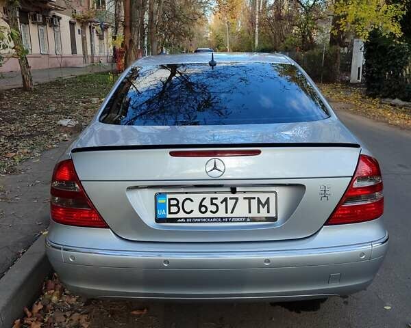 Серый Мерседес Е-Класс, объемом двигателя 2.1 л и пробегом 443 тыс. км за 8300 $, фото 5 на Automoto.ua