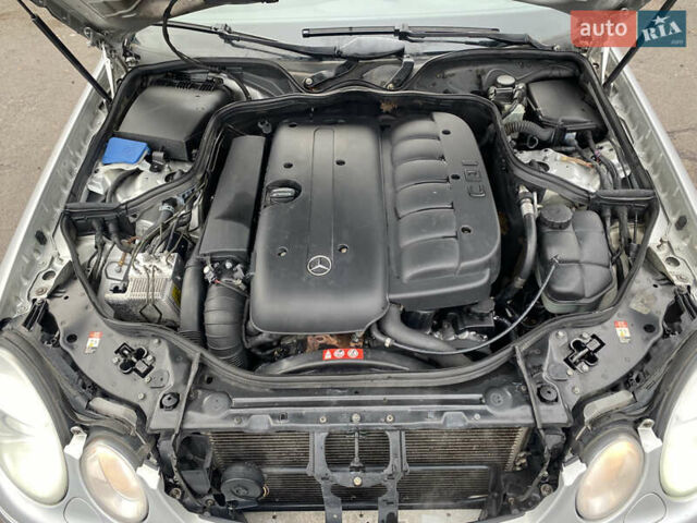 Сірий Мерседес Е-Клас, об'ємом двигуна 3.2 л та пробігом 272 тис. км за 3850 $, фото 49 на Automoto.ua
