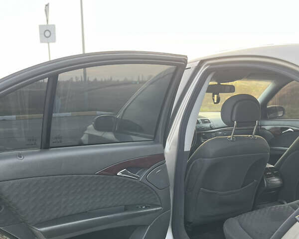Сірий Мерседес Е-Клас, об'ємом двигуна 2.14 л та пробігом 390 тис. км за 6000 $, фото 9 на Automoto.ua