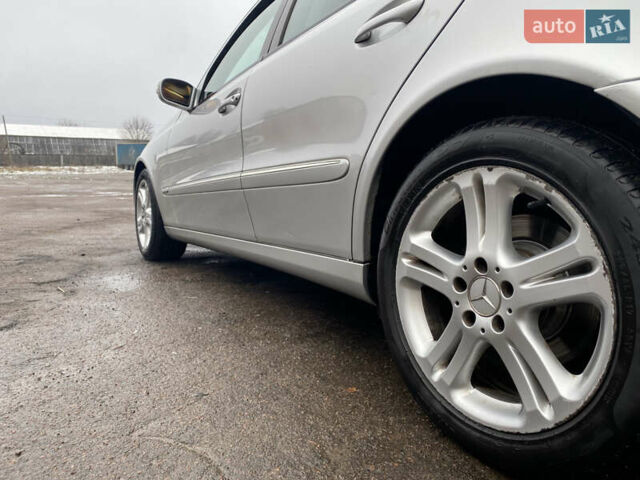 Сірий Мерседес Е-Клас, об'ємом двигуна 3.2 л та пробігом 272 тис. км за 3850 $, фото 18 на Automoto.ua