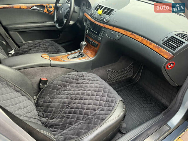 Серый Мерседес Е-Класс, объемом двигателя 2.2 л и пробегом 359 тыс. км за 6450 $, фото 35 на Automoto.ua