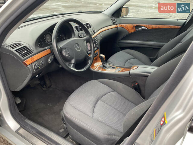 Сірий Мерседес Е-Клас, об'ємом двигуна 3.2 л та пробігом 272 тис. км за 3850 $, фото 33 на Automoto.ua