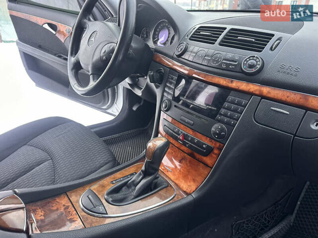 Серый Мерседес Е-Класс, объемом двигателя 1.8 л и пробегом 289 тыс. км за 6750 $, фото 45 на Automoto.ua