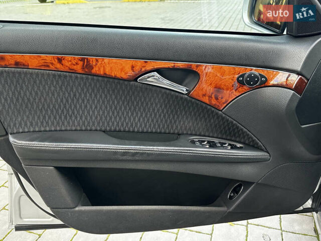 Мерседес Е-Клас 2004 у Івано-Франківську на Automoto.ua Сірий Мерседес Е-Клас, об'ємом двигуна 2.1 л та пробігом 305 тис. км за 6500 $, фото 13 на Automoto.ua