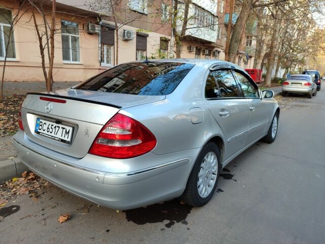 Серый Мерседес Е-Класс, объемом двигателя 2.1 л и пробегом 443 тыс. км за 8300 $, фото 5 на Automoto.ua