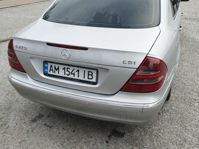 Сірий Мерседес Е-Клас, об'ємом двигуна 2.7 л та пробігом 400 тис. км за 7200 $, фото 5 на Automoto.ua