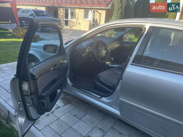 Серый Мерседес Е-Класс, объемом двигателя 3.2 л и пробегом 356 тыс. км за 7800 $, фото 19 на Automoto.ua