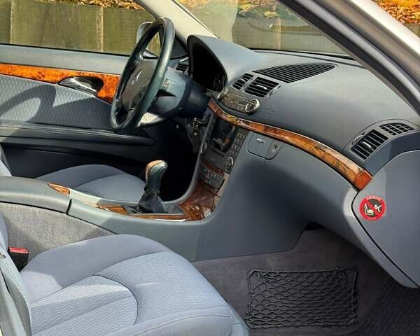 Сірий Мерседес Е-Клас, об'ємом двигуна 2.2 л та пробігом 412 тис. км за 6300 $, фото 15 на Automoto.ua