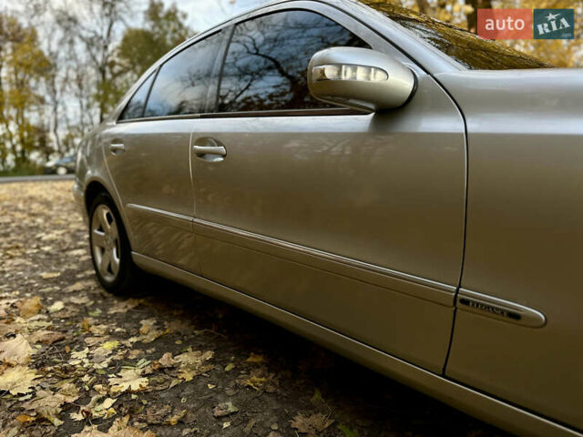 Мерседес Е-Клас 2004 у Тернополі на Automoto.ua Сірий Мерседес Е-Клас, об'ємом двигуна 2.2 л та пробігом 333 тис. км за 5750 $, фото 8 на Automoto.ua