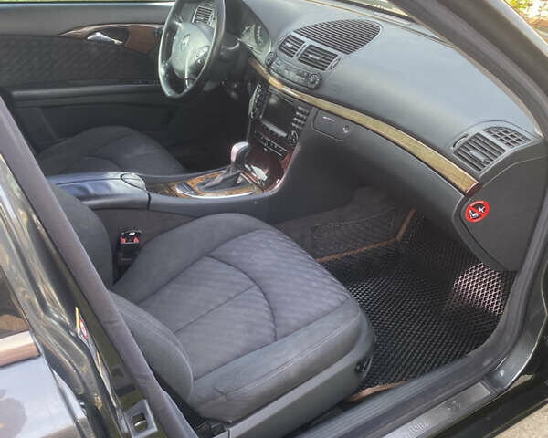 Сірий Мерседес Е-Клас, об'ємом двигуна 2.2 л та пробігом 297 тис. км за 7000 $, фото 15 на Automoto.ua