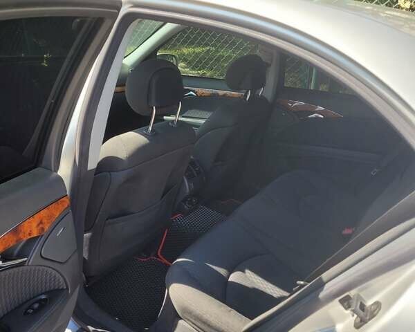 Сірий Мерседес Е-Клас, об'ємом двигуна 2.15 л та пробігом 350 тис. км за 7500 $, фото 5 на Automoto.ua