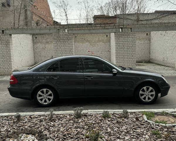 Сірий Мерседес Е-Клас, об'ємом двигуна 1.8 л та пробігом 500 тис. км за 5500 $, фото 5 на Automoto.ua