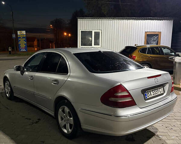 Мерседес Е-Клас 2004 у Каменце-Подольском на Automoto.ua Сірий Мерседес Е-Клас, об'ємом двигуна 2.6 л та пробігом 321 тис. км за 4999 $, фото 5 на Automoto.ua