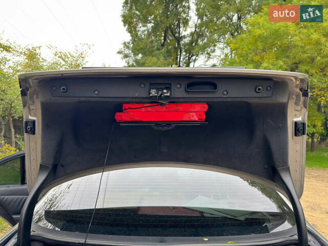 Серый Мерседес Е-Класс, объемом двигателя 3.2 л и пробегом 200 тыс. км за 6800 $, фото 17 на Automoto.ua