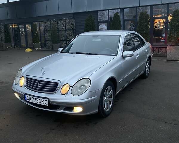 Серый Мерседес Е-Класс, объемом двигателя 3.2 л и пробегом 302 тыс. км за 8250 $, фото 1 на Automoto.ua