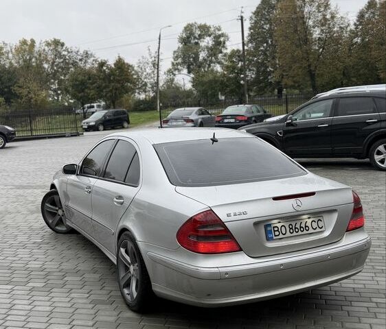 Серый Мерседес Е-Класс, объемом двигателя 3.2 л и пробегом 296 тыс. км за 7200 $, фото 7 на Automoto.ua