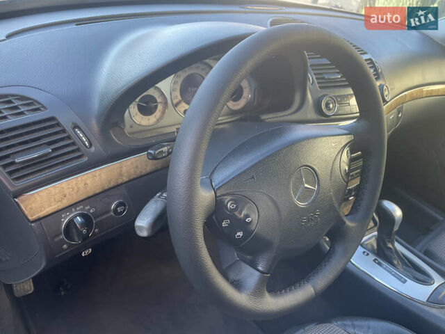 Серый Мерседес Е-Класс, объемом двигателя 3.2 л и пробегом 356 тыс. км за 7800 $, фото 2 на Automoto.ua