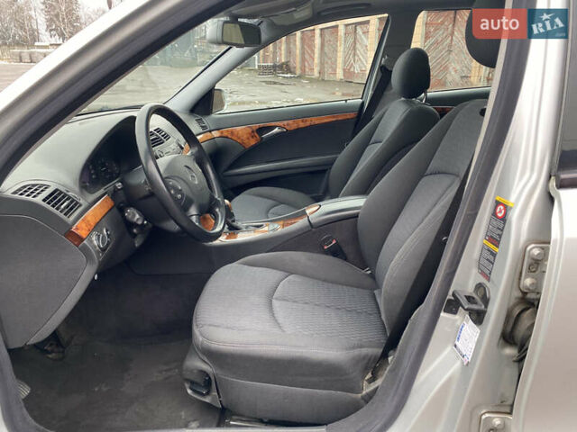 Сірий Мерседес Е-Клас, об'ємом двигуна 3.2 л та пробігом 272 тис. км за 3850 $, фото 31 на Automoto.ua