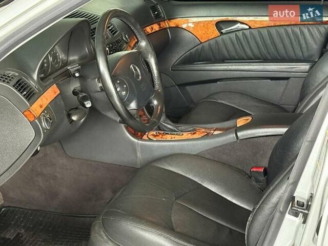Серый Мерседес Е-Класс, объемом двигателя 2.7 л и пробегом 254 тыс. км за 8790 $, фото 8 на Automoto.ua