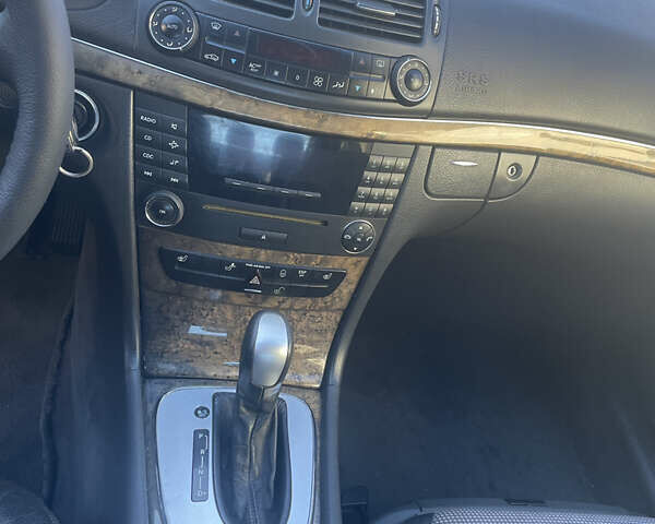 Серый Мерседес Е-Класс, объемом двигателя 3.2 л и пробегом 356 тыс. км за 7800 $, фото 6 на Automoto.ua