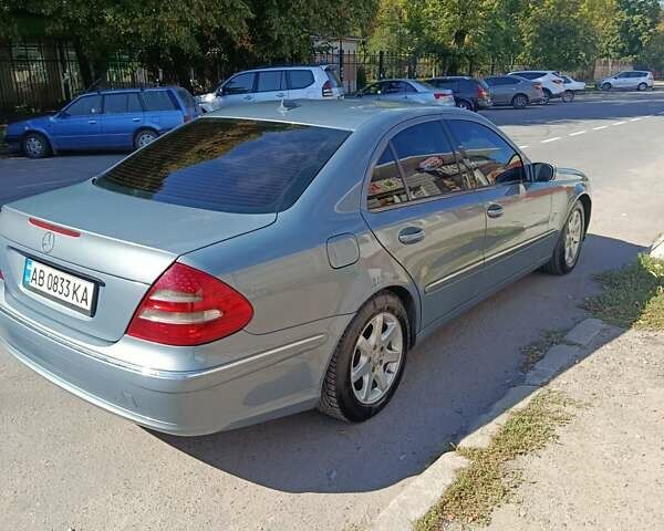 Серый Мерседес Е-Класс, объемом двигателя 2.2 л и пробегом 300 тыс. км за 6400 $, фото 5 на Automoto.ua