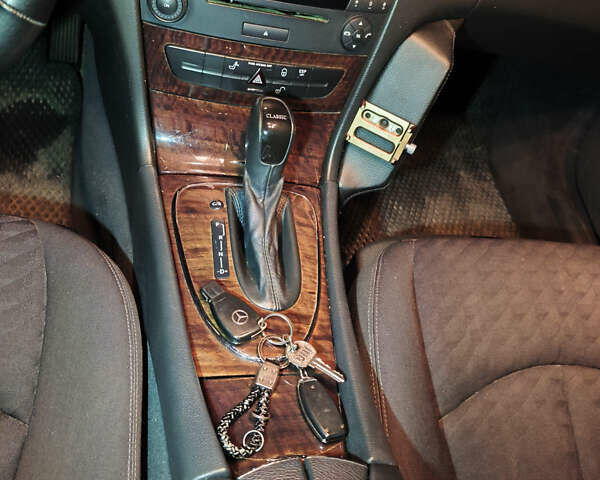 Мерседес Е-Клас 2004 у Чернігові на Automoto.ua Сірий Мерседес Е-Клас, об'ємом двигуна 2.2 л та пробігом 380 тис. км за 7000 $, фото 4 на Automoto.ua