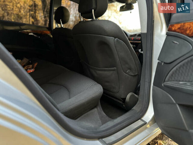 Мерседес Е-Клас 2004 у Тернополі на Automoto.ua Сірий Мерседес Е-Клас, об'ємом двигуна 2.2 л та пробігом 333 тис. км за 5750 $, фото 24 на Automoto.ua