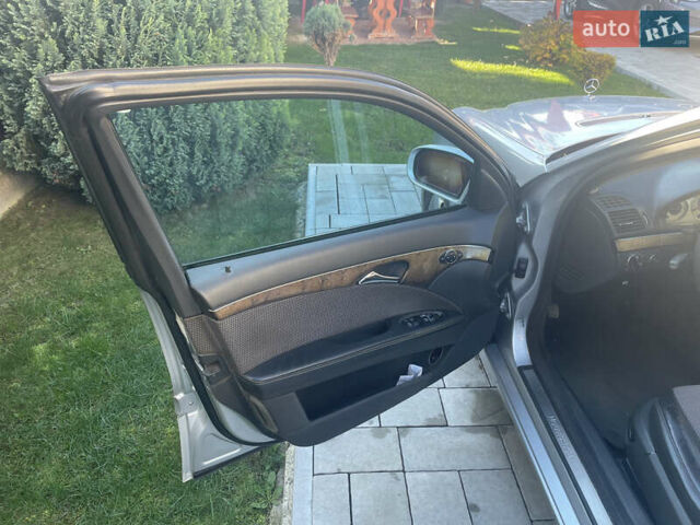 Серый Мерседес Е-Класс, объемом двигателя 3.2 л и пробегом 356 тыс. км за 7800 $, фото 18 на Automoto.ua