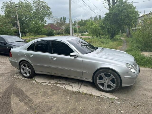 Серый Мерседес Е-Класс, объемом двигателя 3.2 л и пробегом 440 тыс. км за 8000 $, фото 5 на Automoto.ua