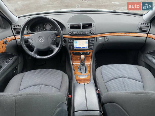 Сірий Мерседес Е-Клас, об'ємом двигуна 3.2 л та пробігом 272 тис. км за 3850 $, фото 45 на Automoto.ua