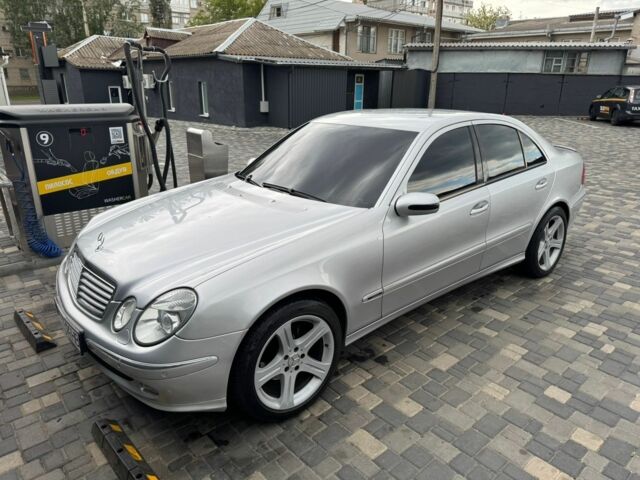 Серый Мерседес Е-Класс, объемом двигателя 3.2 л и пробегом 440 тыс. км за 8000 $, фото 2 на Automoto.ua