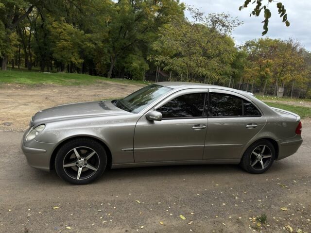 Мерседес Е-Класс 2004 в Одессе на Automoto.ua Серый Мерседес Е-Класс, объемом двигателя 3.2 л и пробегом 200 тыс. км за 8500 $, фото 5 на Automoto.ua