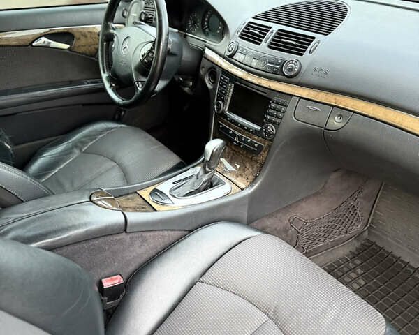 Серый Мерседес Е-Класс, объемом двигателя 3.22 л и пробегом 368 тыс. км за 7499 $, фото 9 на Automoto.ua