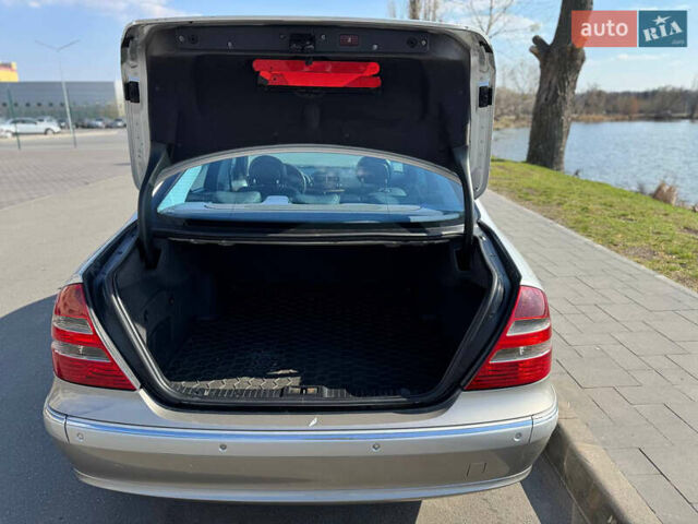 Сірий Мерседес Е-Клас, об'ємом двигуна 3.2 л та пробігом 500 тис. км за 6500 $, фото 8 на Automoto.ua