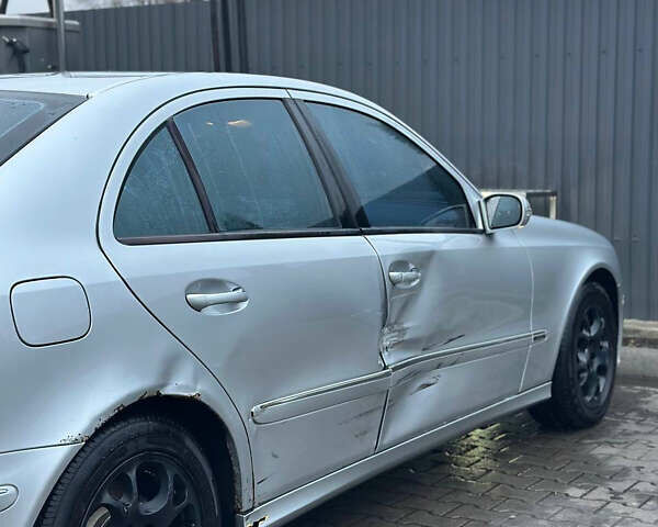 Серый Мерседес Е-Класс, объемом двигателя 2.69 л и пробегом 404 тыс. км за 6600 $, фото 15 на Automoto.ua