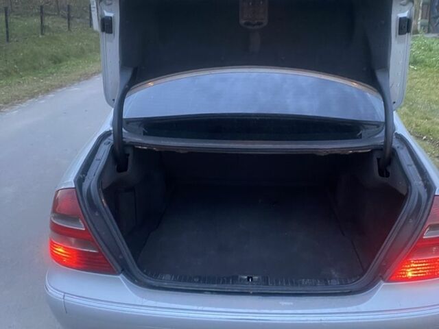 Сірий Мерседес Е-Клас, об'ємом двигуна 2.7 л та пробігом 100 тис. км за 3300 $, фото 7 на Automoto.ua