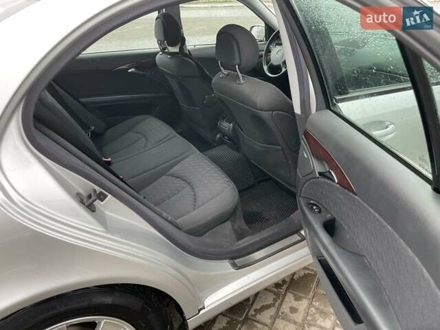 Серый Мерседес Е-Класс, объемом двигателя 2.2 л и пробегом 390 тыс. км за 8200 $, фото 15 на Automoto.ua