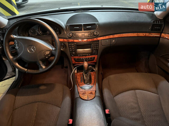 Серый Мерседес Е-Класс, объемом двигателя 2.15 л и пробегом 306 тыс. км за 7800 $, фото 11 на Automoto.ua