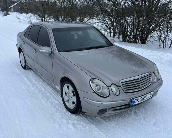 Сірий Мерседес Е-Клас, об'ємом двигуна 2.7 л та пробігом 332 тис. км за 6300 $, фото 2 на Automoto.ua