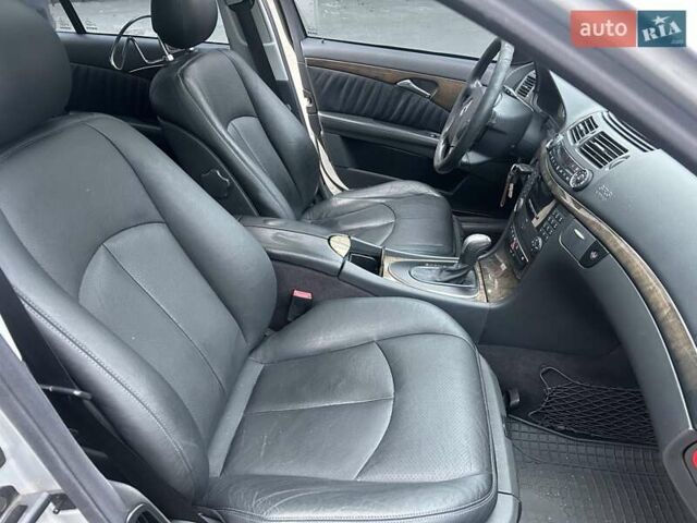 Серый Мерседес Е-Класс, объемом двигателя 2.2 л и пробегом 365 тыс. км за 5500 $, фото 19 на Automoto.ua